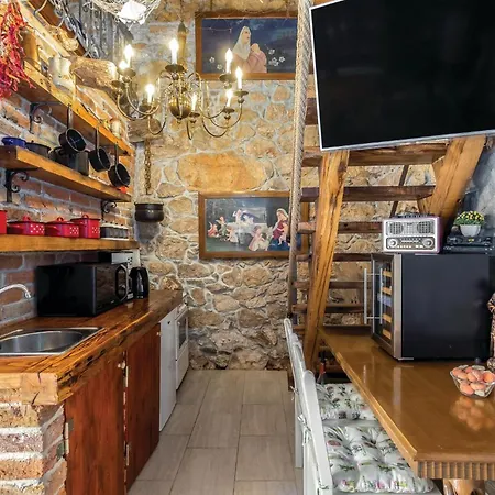 Dom wakacyjny 1 Bedroom Awesome In Drivenik