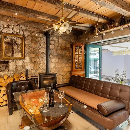 1 Bedroom Lovely In 別荘 Drivenik
